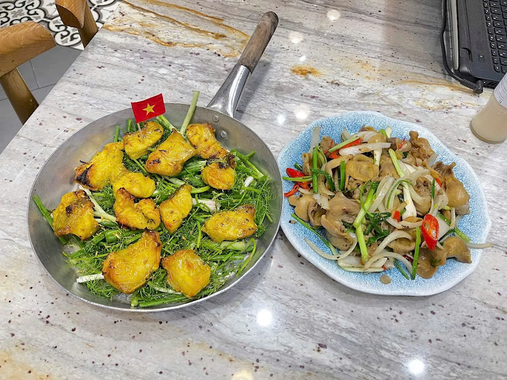 Cha Ca Ha Thanh Restaurant uses fresh, high-quality bagridae and prepares dishes according to traditional recipes